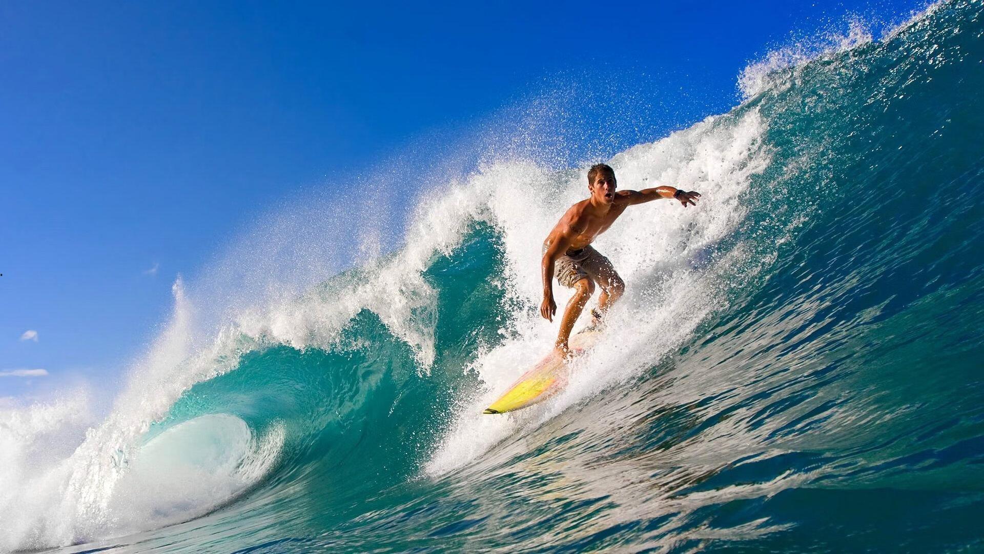 绿茵英雄的温情转身，奖杯与金靴，不及女儿掌心玩具